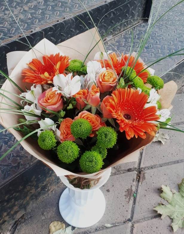 Букет цветов из: Герберы, Хризантемы, Альстромерии и Розы в Калужской Краснодарский край
