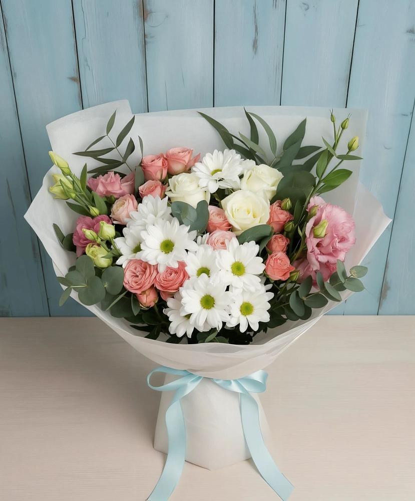 Букет цветов из: Розы, Лизиантусы и Хризантемы в Калужской Краснодарский край