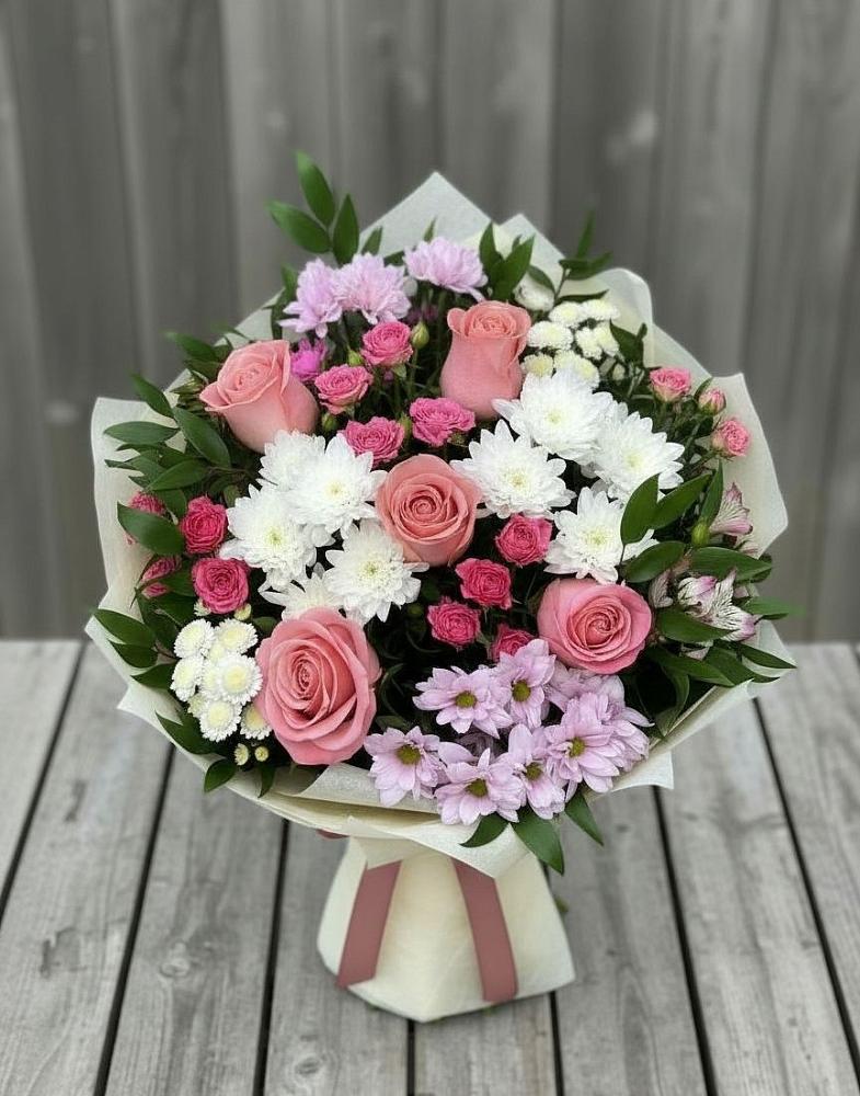 Букет цветов из: Альстромерии, Гвоздики, Розы и Хризантемы в Калужской Краснодарский край