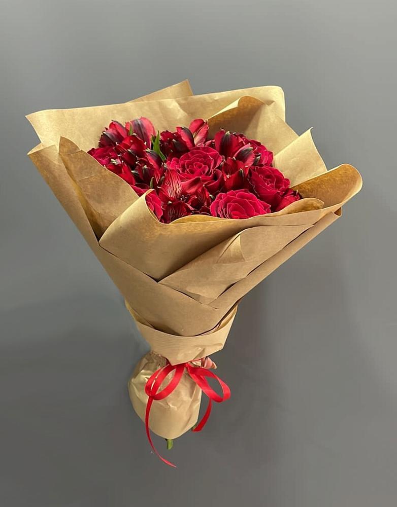 Букет цветов из: Альстромерии и Розы в Калужской Краснодарский край