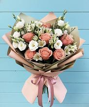 Букет цветов из:  Розы, Альстромерии и Лизиантусы в Калужской Краснодарский край