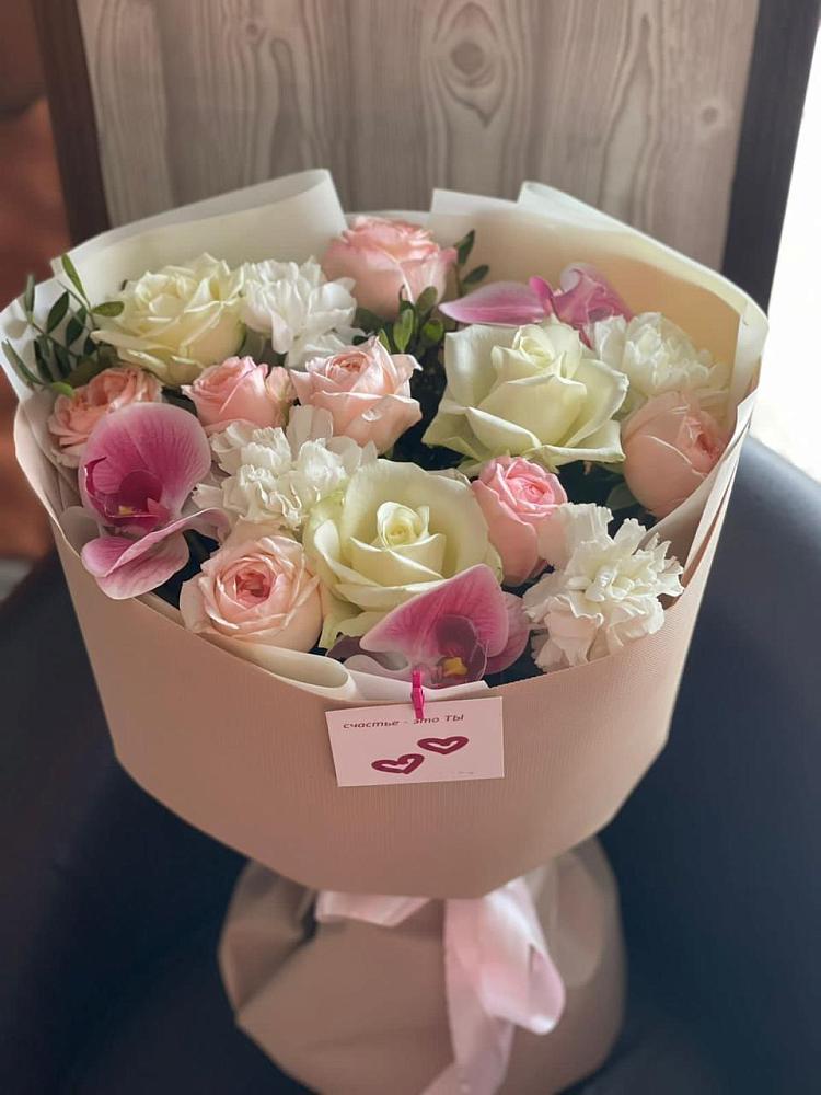 Букет цветов из: Орхидеи, Розы и Гвоздики в Калужской Краснодарский край