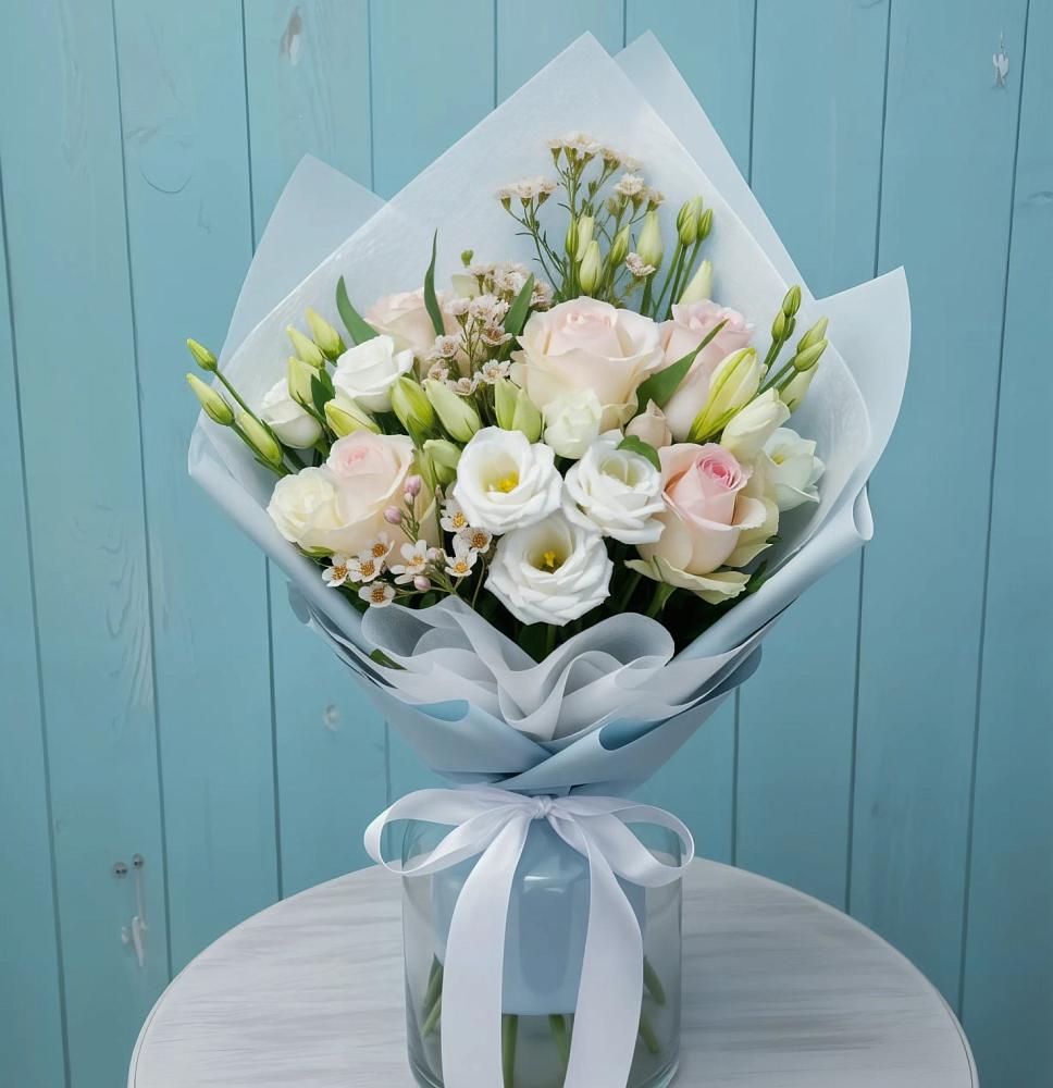 Букет цветов из: Розы и Лизиантусы в Калужской Краснодарский край