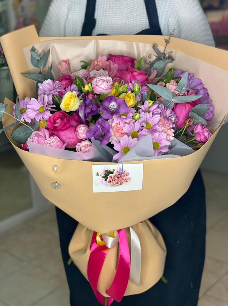 Букет цветов из: Хризантемы, Гвоздики и Альстромерии в Калужской Краснодарский край