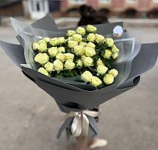 Букет Белые кустовые розы Солинеро в Калужской Краснодарский край