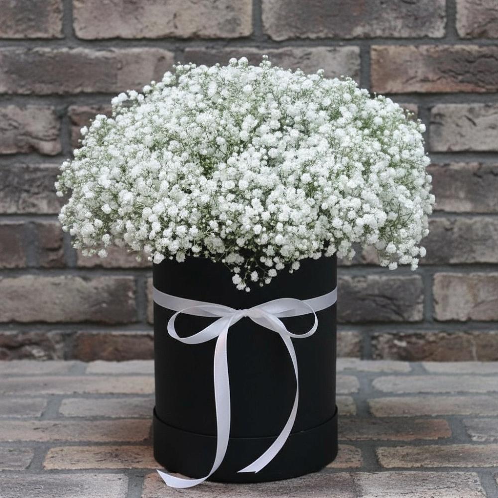 Цветочная композиция из Гипсофила в шляпной коробке в Калужской Краснодарский край