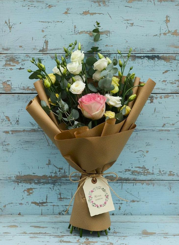 Букет цветов из: Розы и Лизиантусы в Калужской Краснодарский край