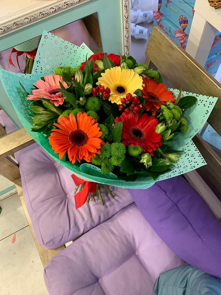 Букет цветов из: Герберы, Хризантемы и Альстромерии в Калужской Краснодарский край