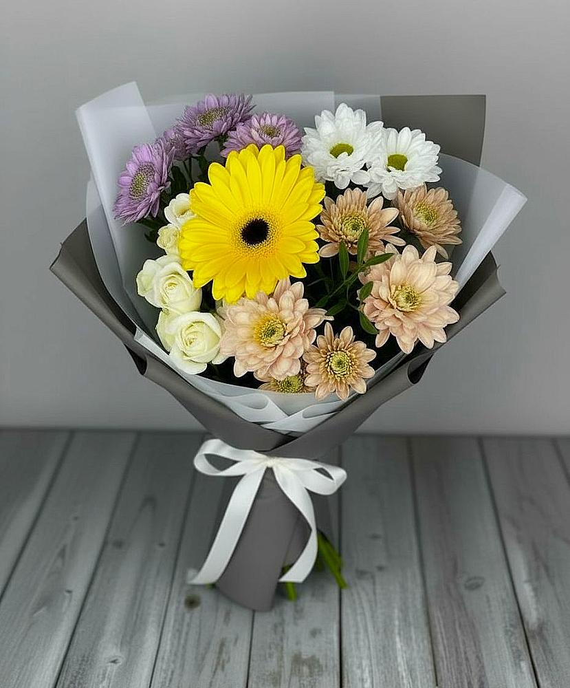 Букет цветов из: Розы, Герберы и Хризантемы в Калужской Краснодарский край