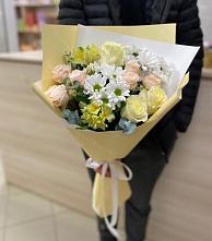 Букет цветов из:  Альстромерии, Розы и Хризантемы в Калужской Краснодарский край