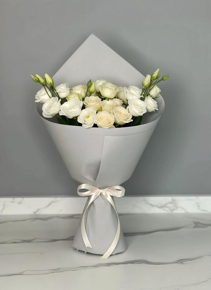 Букет цветов из: Розы и Лизиантусы в Калужской Краснодарский край