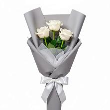Букет 3 белые розы в Калужской Краснодарский край