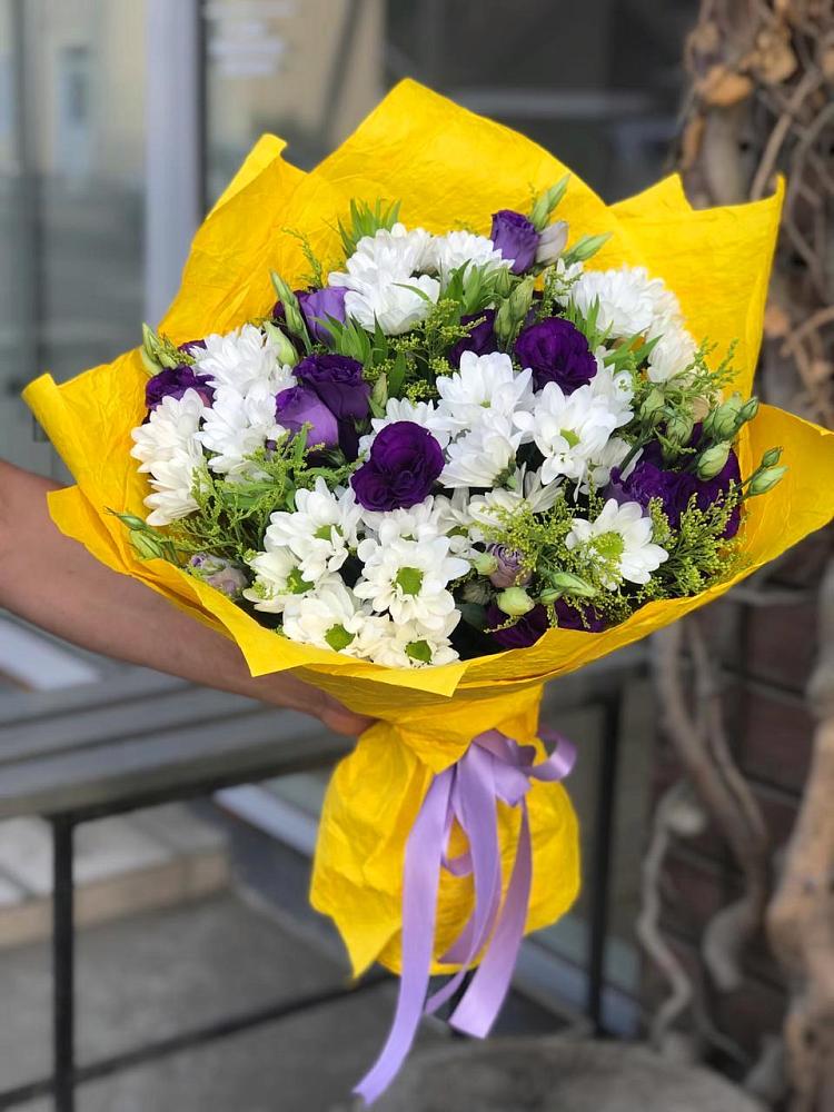 Букет цветов из: Ирисы, Хризантемы и Ромашки в Калужской Краснодарский край