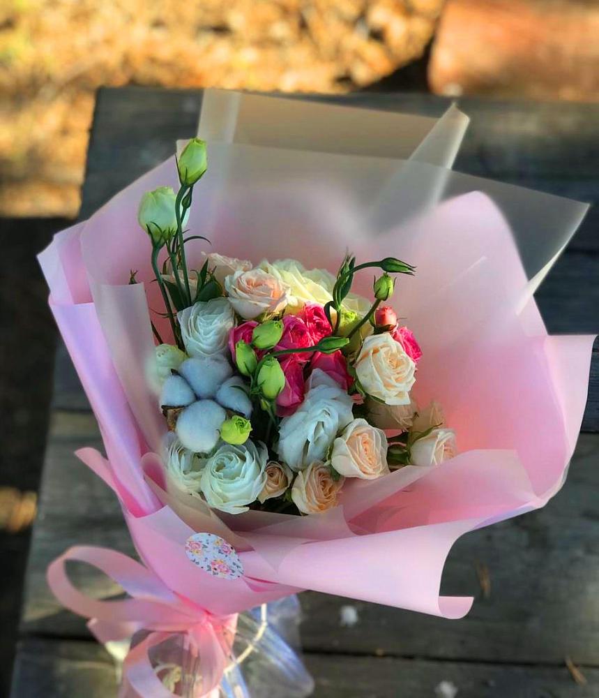 Букет цветов из: Розы и Лизиантусы в Калужской Краснодарский край