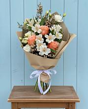 Букет цветов из:  Альстромерии, Лизиантусы, Розы и Хризантемы в Калужской Краснодарский край