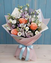 Букет цветов из:  Лизиантусы, Розы, Альстромерии и Гипсофила в Калужской Краснодарский край