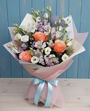 Букет цветов из:  Лизиантусы, Розы, Альстромерии и Гипсофила в Калужской Краснодарский край