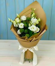 Букет цветов из:  Хризантемы и Лизиантусы в Калужской Краснодарский край