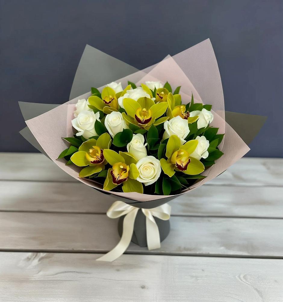 Букет цветов из: Орхидеи и Розы в Калужской Краснодарский край