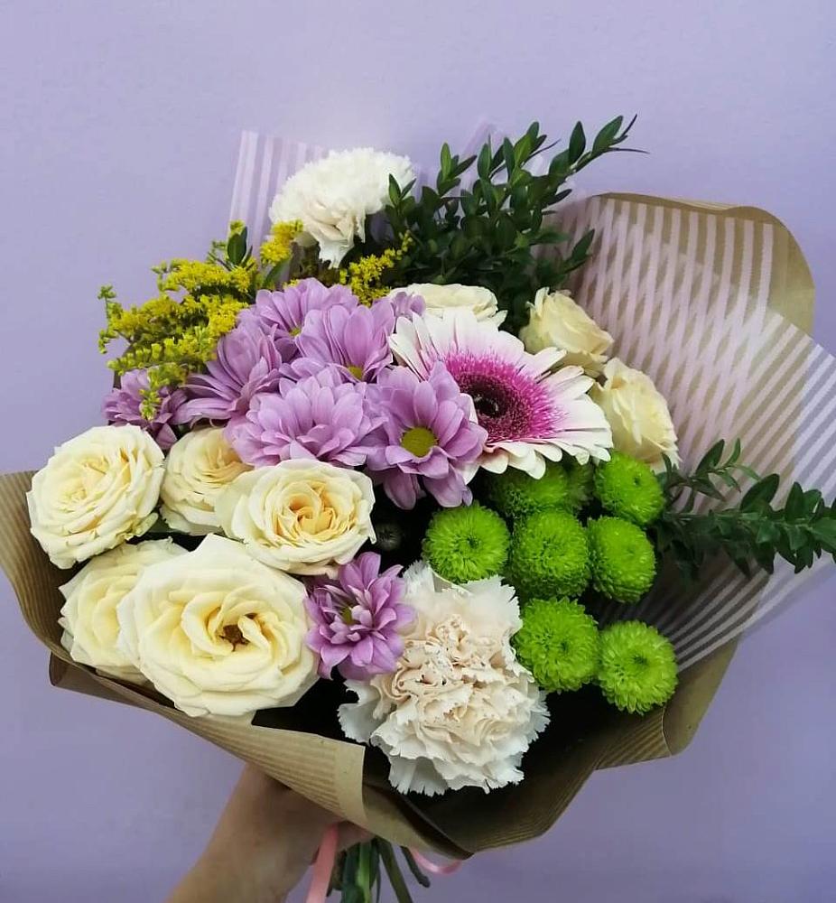 Букет цветов из: Хризантемы, Розы, Гвоздики и Герберы в Калужской Краснодарский край