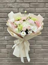 Букет цветов из:  Гвоздики, Розы, Лизиантусы и Хризантемы в Калужской Краснодарский край