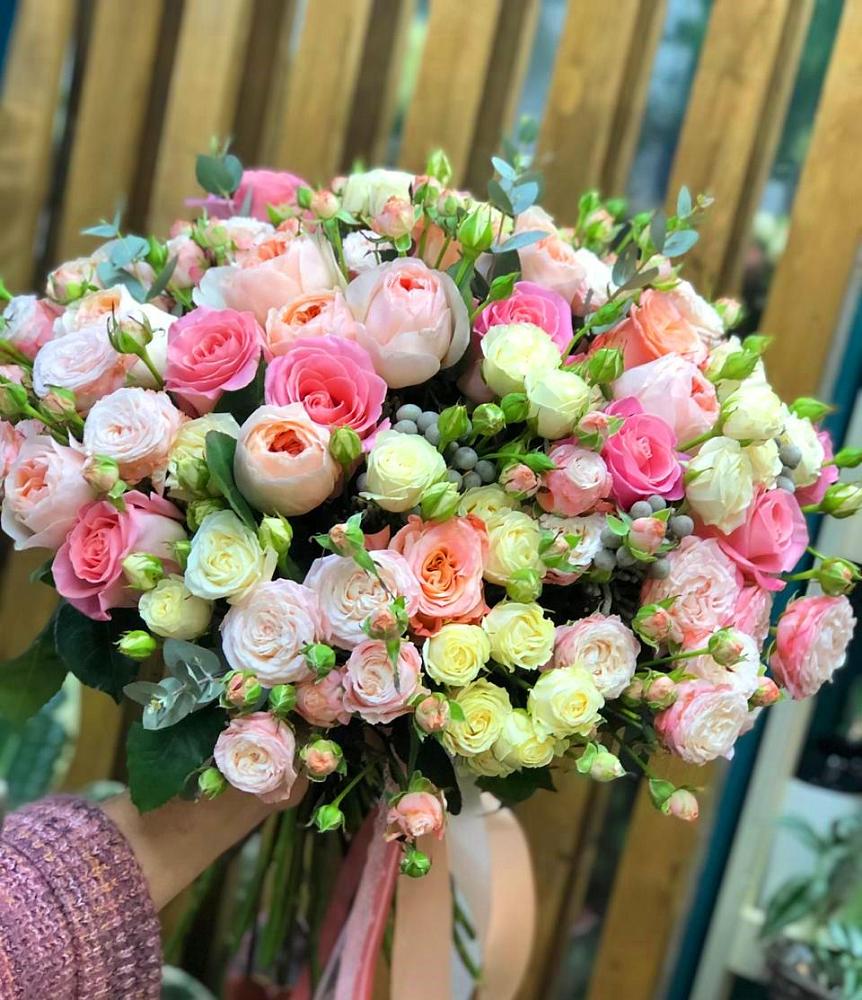 Букет цветов из: Розы в Калужской Краснодарский край