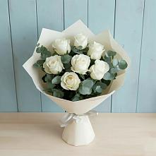 Букет Белые розы в Эвкалипте в Калужской Краснодарский край