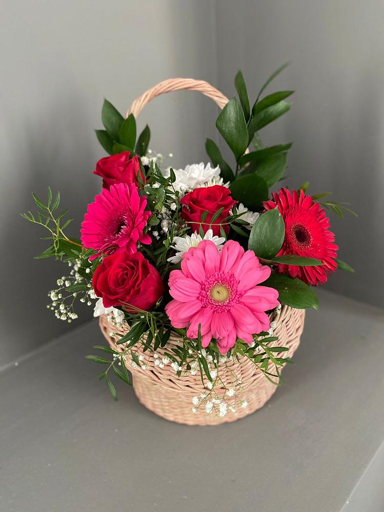 Цветочная композиция из Розы, Хризантемы и Герберы в корзине в Калужской Краснодарский край