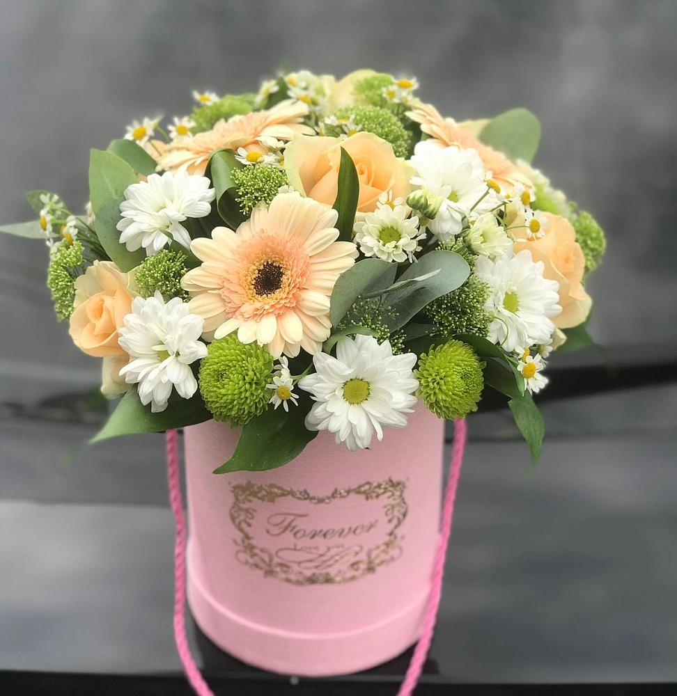 Цветочная композиция из Розы, Герберы и Хризантемы в шляпной коробке в Калужской Краснодарский край