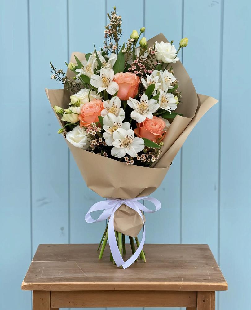 Букет цветов из: Альстромерии, Лизиантусы, Розы и Хризантемы в Калужской Краснодарский край