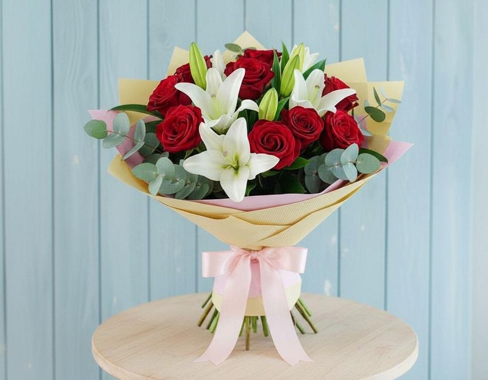 Букет цветов из: Лилии и Розы в Калужской Краснодарский край